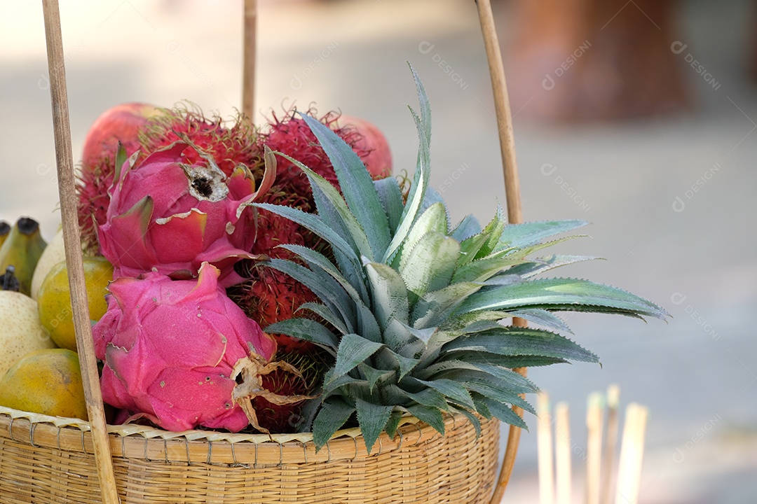 cestas de frutas variadas