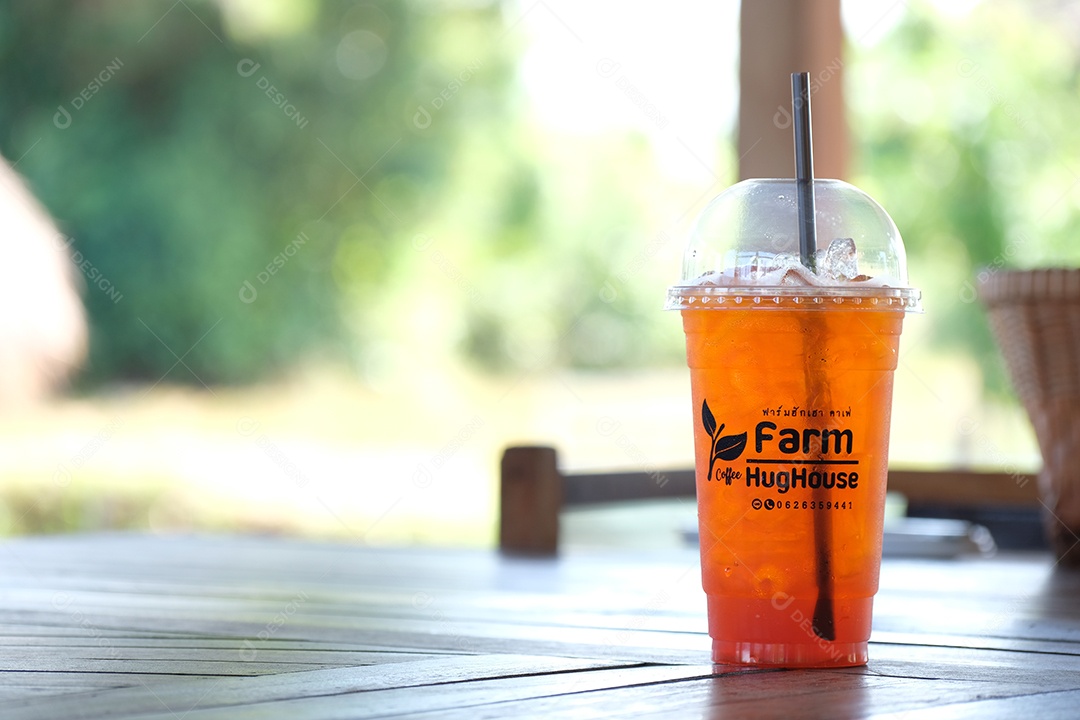 copo de bebida com canudo