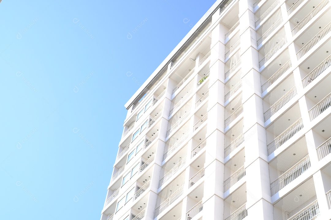 Grande edifício apartamento