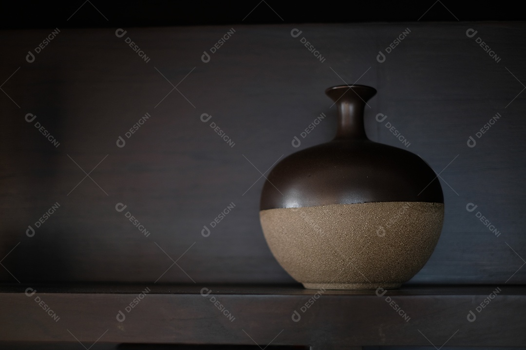 Vazo encima de uma mesa