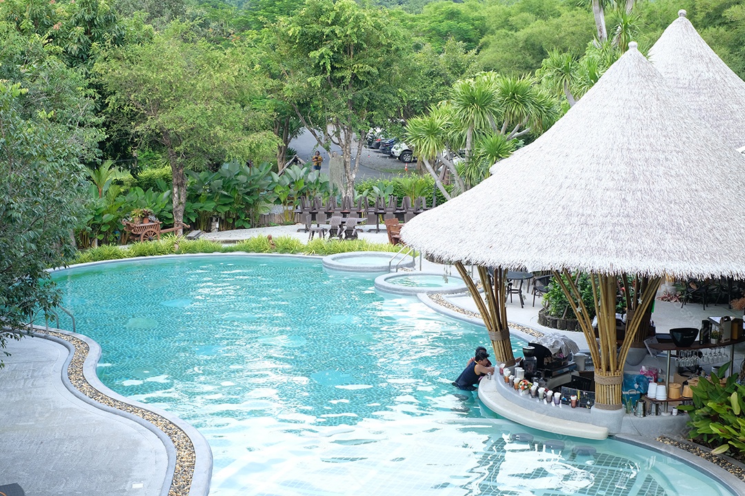 resort em meio a natureza com piscinas