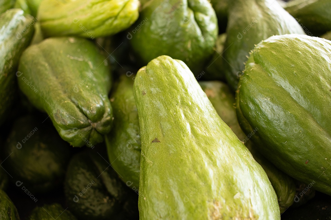 vista superior de vários chuchus verdes