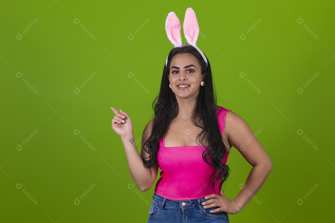 Linda Mulher garota usando fantasia de coelho Conceito Feliz Páscoa