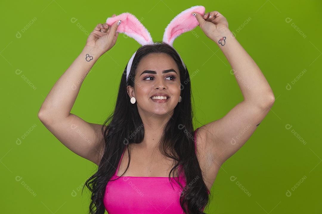 Linda Mulher garota usando fantasia de coelho Conceito Feliz Páscoa