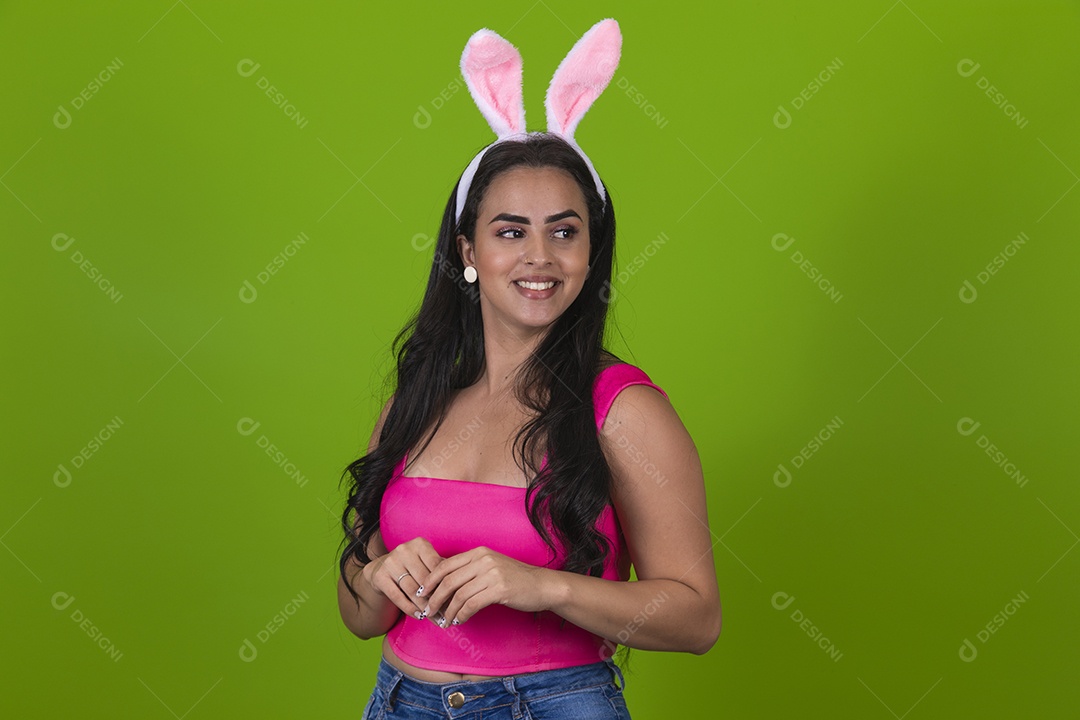 Linda Mulher garota usando fantasia de coelho Conceito Feliz Páscoa