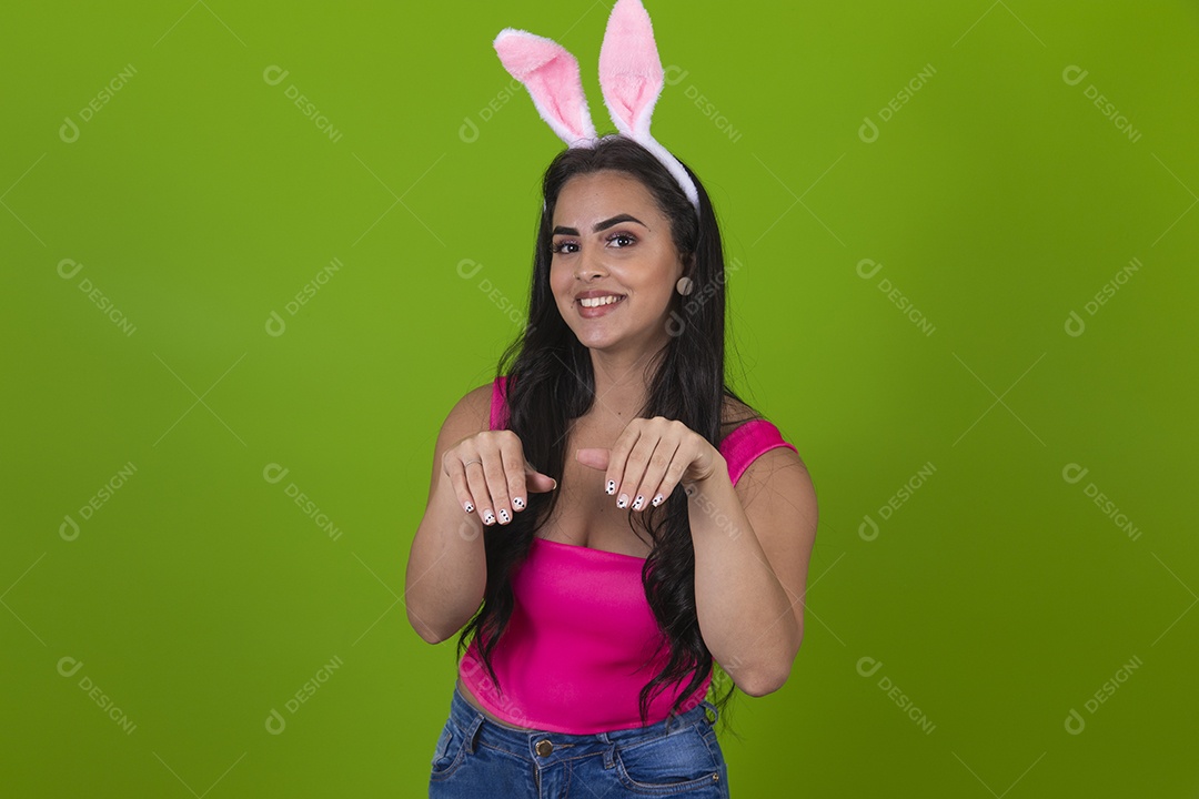 Linda Mulher garota usando fantasia de coelho Conceito Feliz Páscoa