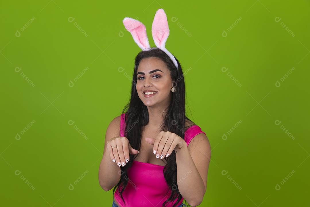 Linda Mulher garota usando fantasia de coelho Conceito Feliz Páscoa