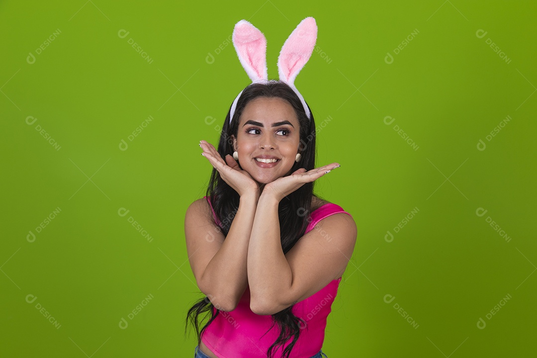 Linda Mulher garota usando fantasia de coelho Conceito Feliz Páscoa