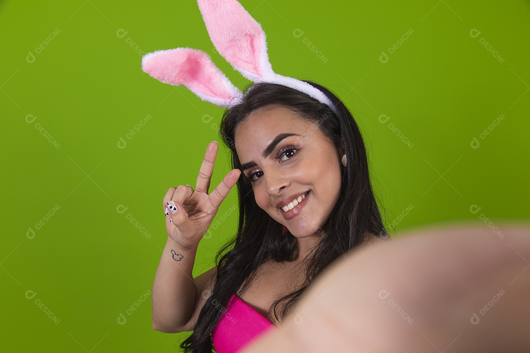 Linda Mulher garota usando fantasia de coelho Conceito Feliz Páscoa