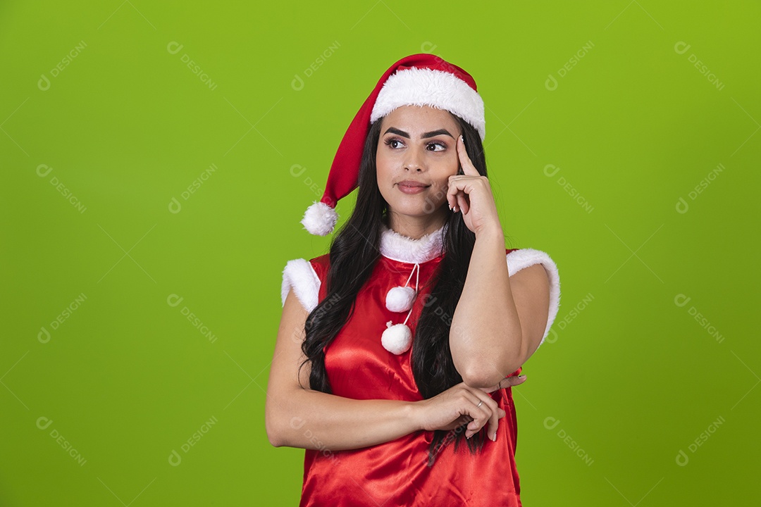 Linda mulher usando fantasias de natal