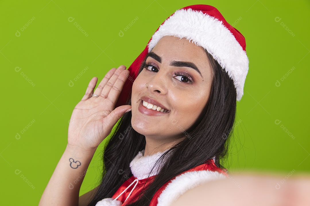 Linda mulher usando fantasias de natal