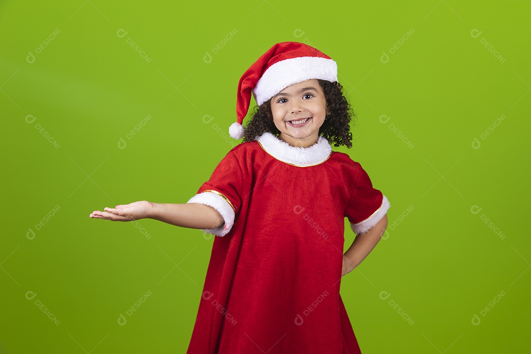 Linda menina garotinha jovem usando fantasia de natal