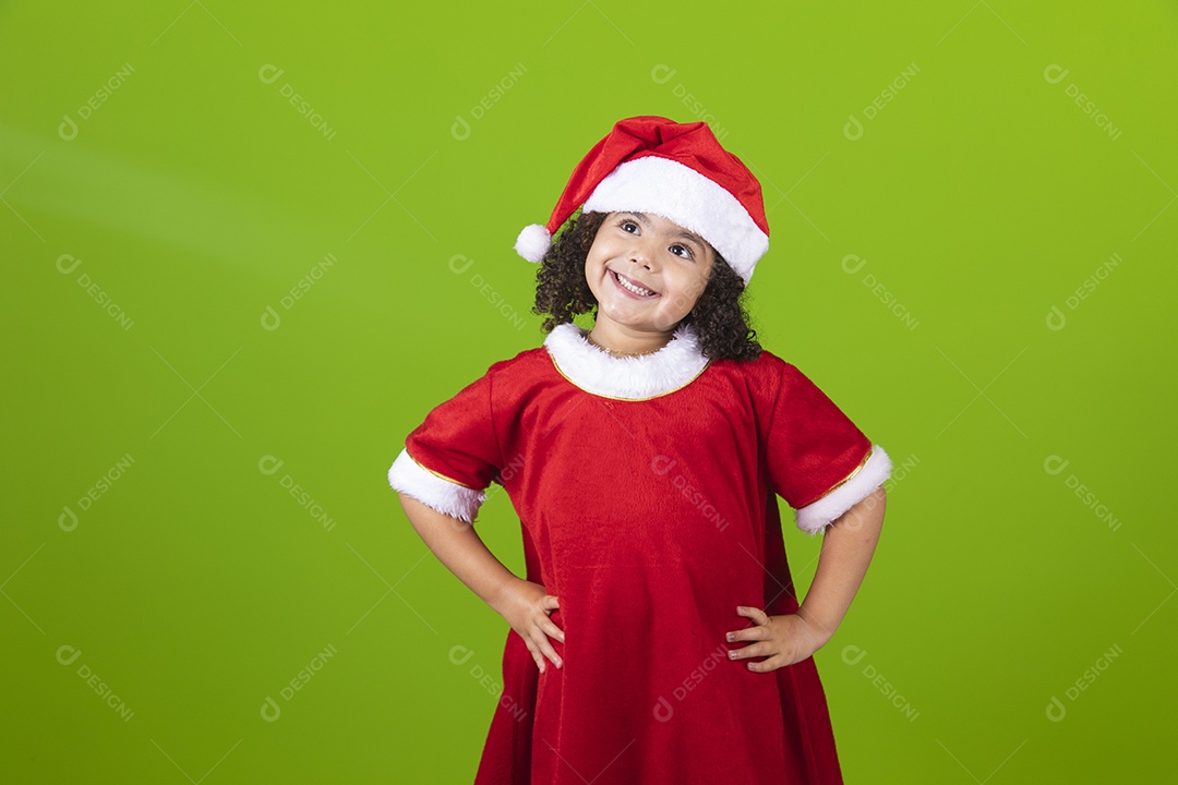 Linda menina garotinha jovem usando fantasia de natal