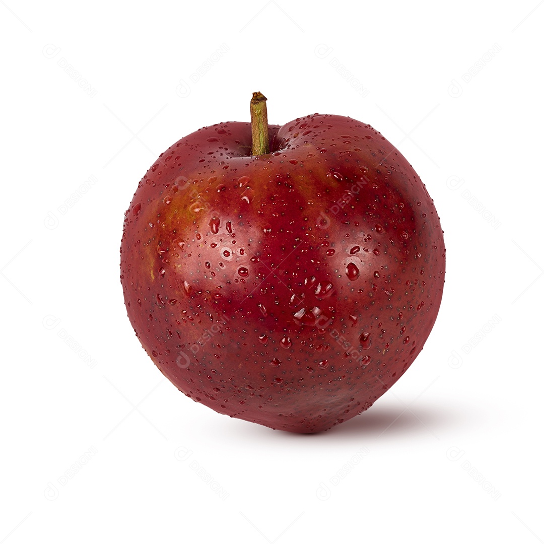 Ameixa vermelha inteira isolada no fundo branco.