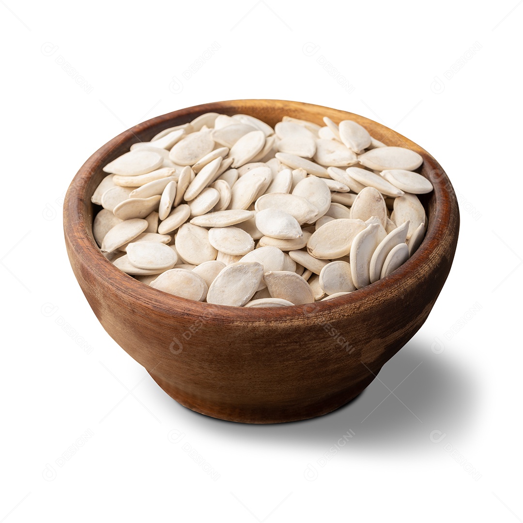 Sementes de abóbora sem casca em uma tigela isolada sobre fundo branco