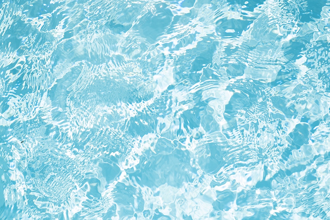 Textura de superfície de água calma transparente de cor azul turva com salpicos e bolhas. Fundo de natureza abstrata na moda. Ondas de água na luz solar. fundo de água