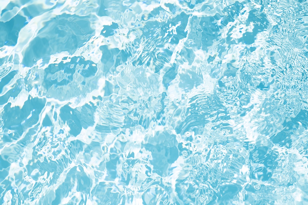 Textura de superfície de água calma transparente de cor azul turva com salpicos e bolhas. Fundo de natureza abstrata na moda. Ondas de água na luz solar. fundo de água