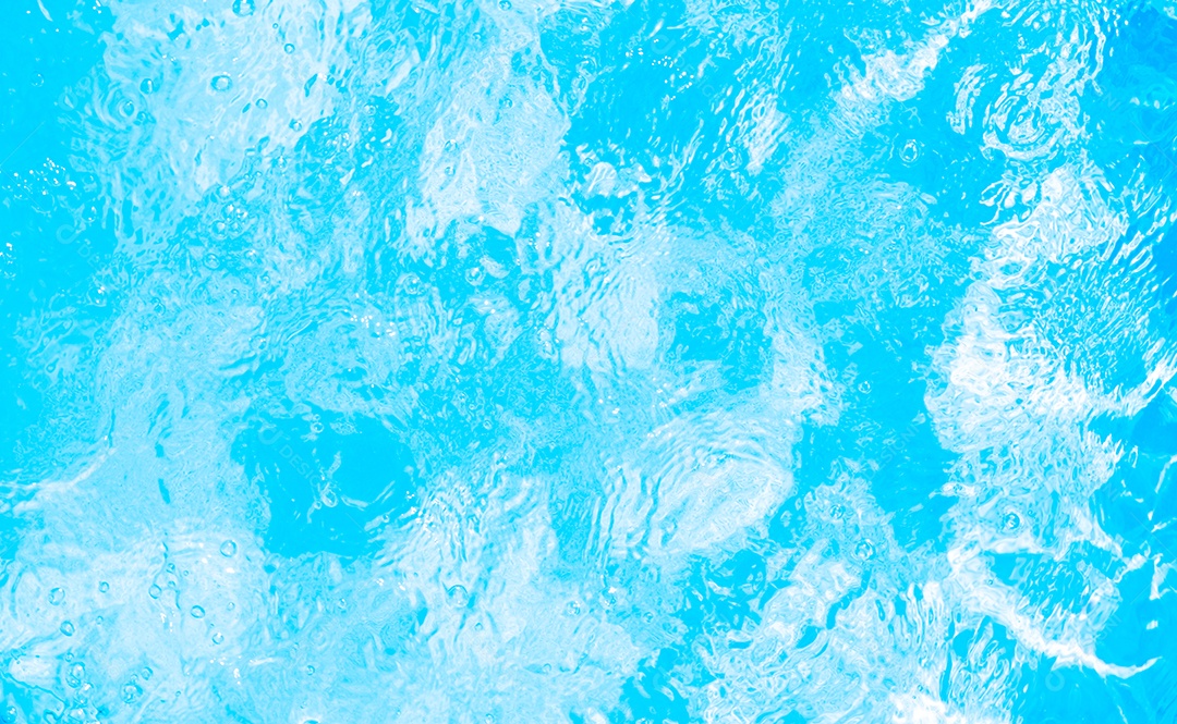 Textura de superfície de água calma transparente de cor azul turva com salpicos e bolhas. Fundo de natureza abstrata na moda. Ondas de água na luz solar. fundo de água