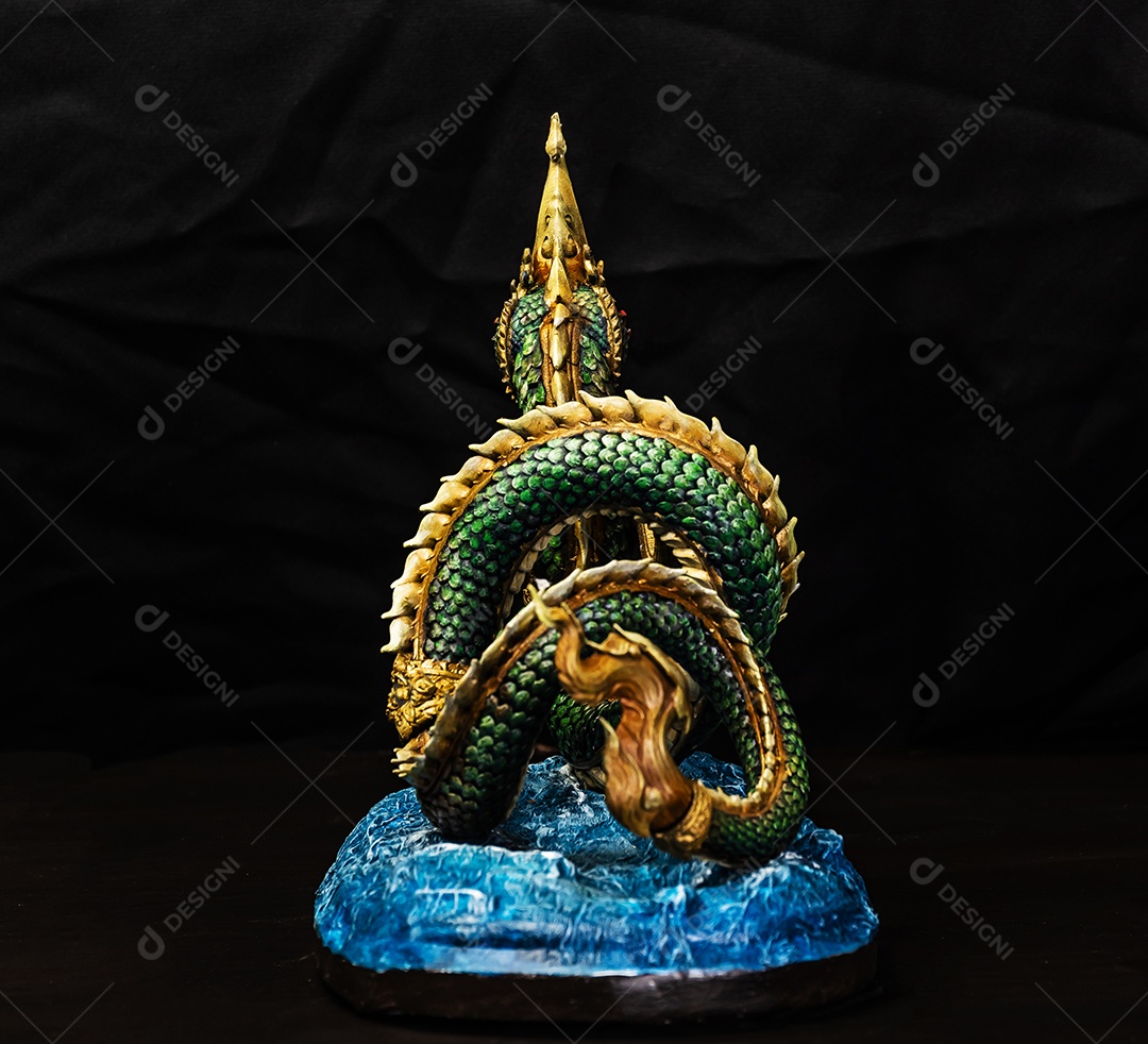 Rei de naga, naka Tailândia dragão ou rei serpente no escuro