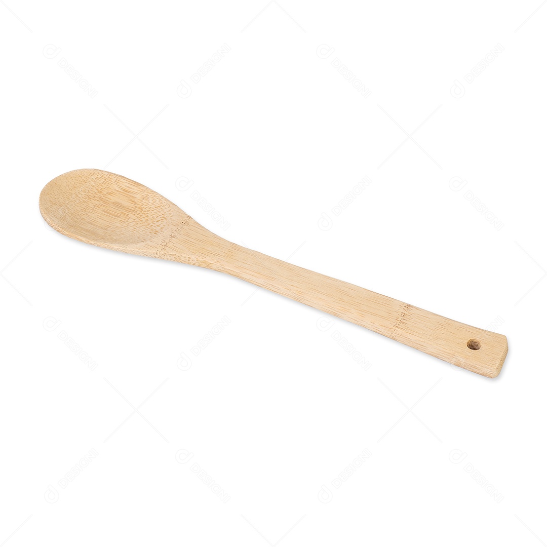 Colher de madeira de bambu artesanal isolada sobre fundo branco.