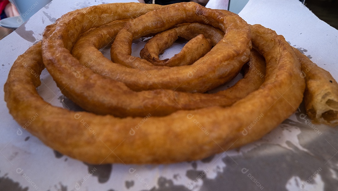 Típico Churro espanhol vendido na rua