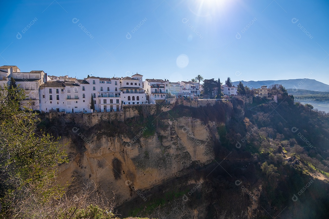 Casas construídas à beira da falésia