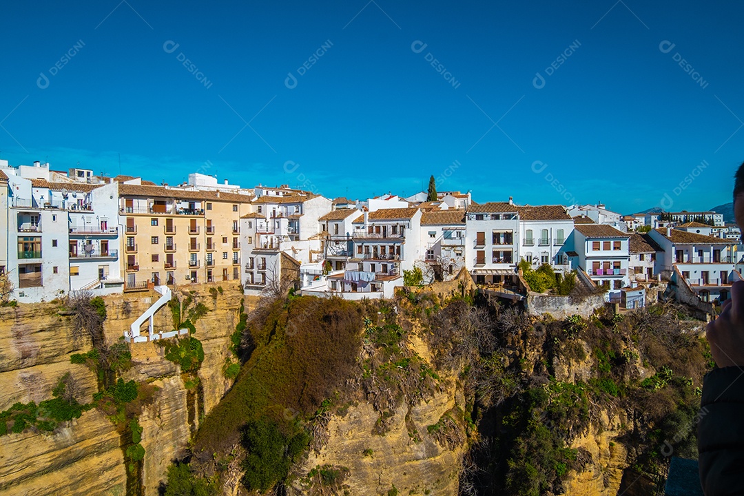 Vista de edifícios no topo do desfiladeiro em Ronda Espanha