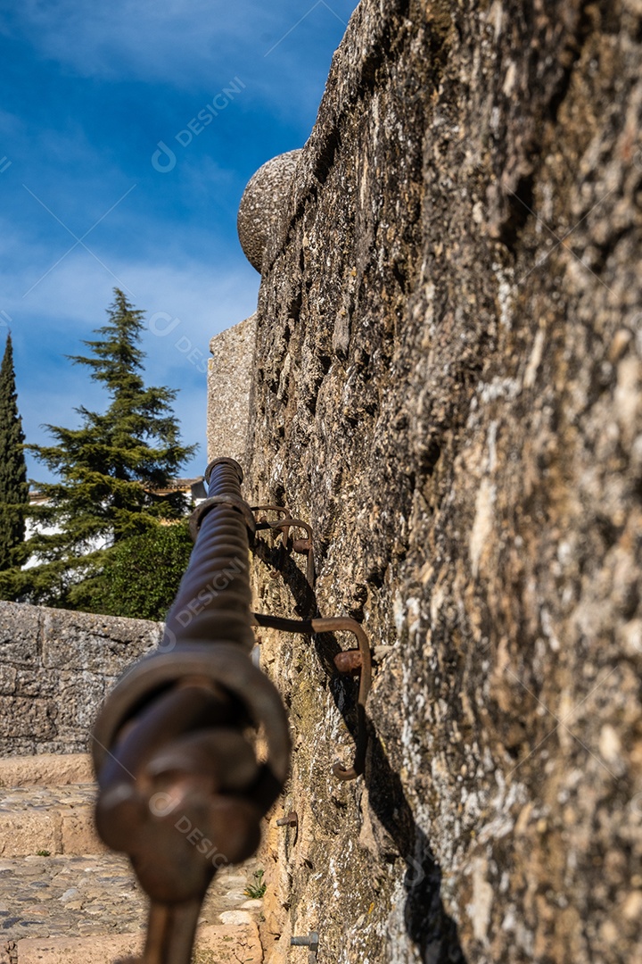 Vista da bela escadaria medieval e corrimão em Ronda Espanha