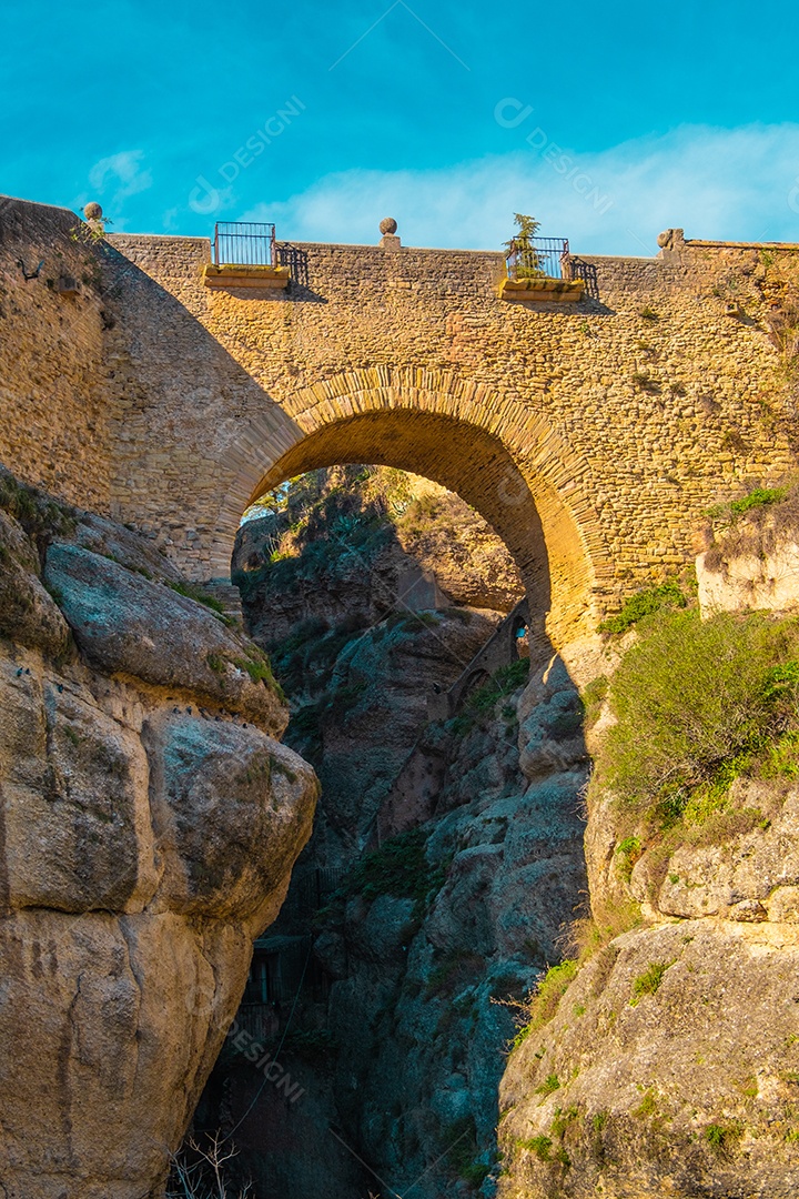 A Ponte Velha e a Garganta Ronda no rio Guadalevin