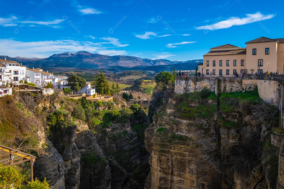 Vista do famoso restaurante em desfiladeiros em Ronda