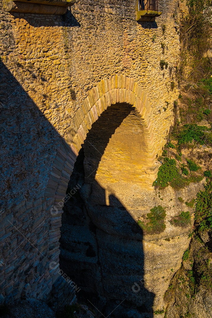 A Ponte Velha (Puente Viejo) e o Desfiladeiro de Ronda (Tajo de Ronda) no rio Guadalevín. Andaluzia, província de Málaga, Espanha.