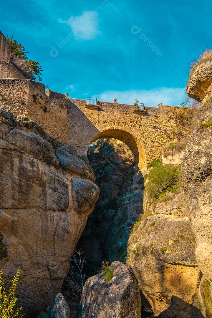 Nova ponte (espanhol: Puente Nuevo) do século XVIII em Ronda, sul da Andaluzia, Espanha