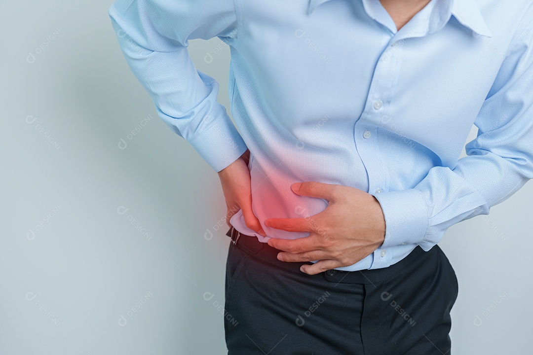 homem com dor nas costas. Sistema urinário e pedras, câncer, dia mundial do rim, estômago renal crônico, dor no fígado e conceito de pâncreas