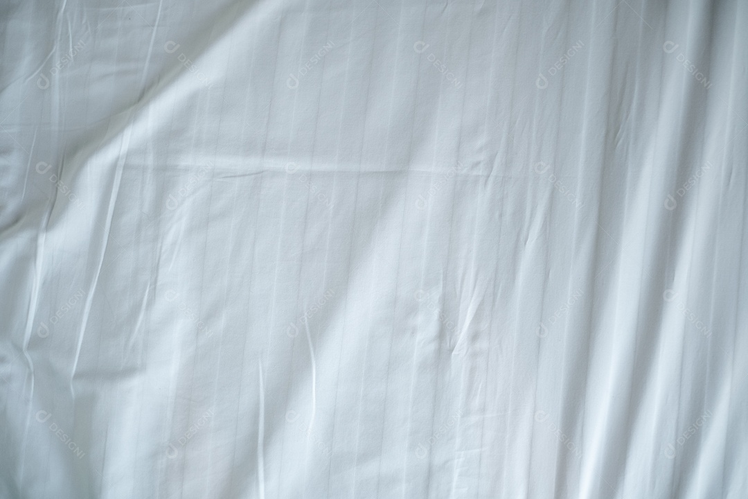 Textura gradiente de linho branco estilo de curva turva de tecido de luxo abstrato, roupa de cama enrugada e sombras cinza escuras, plano de fundo