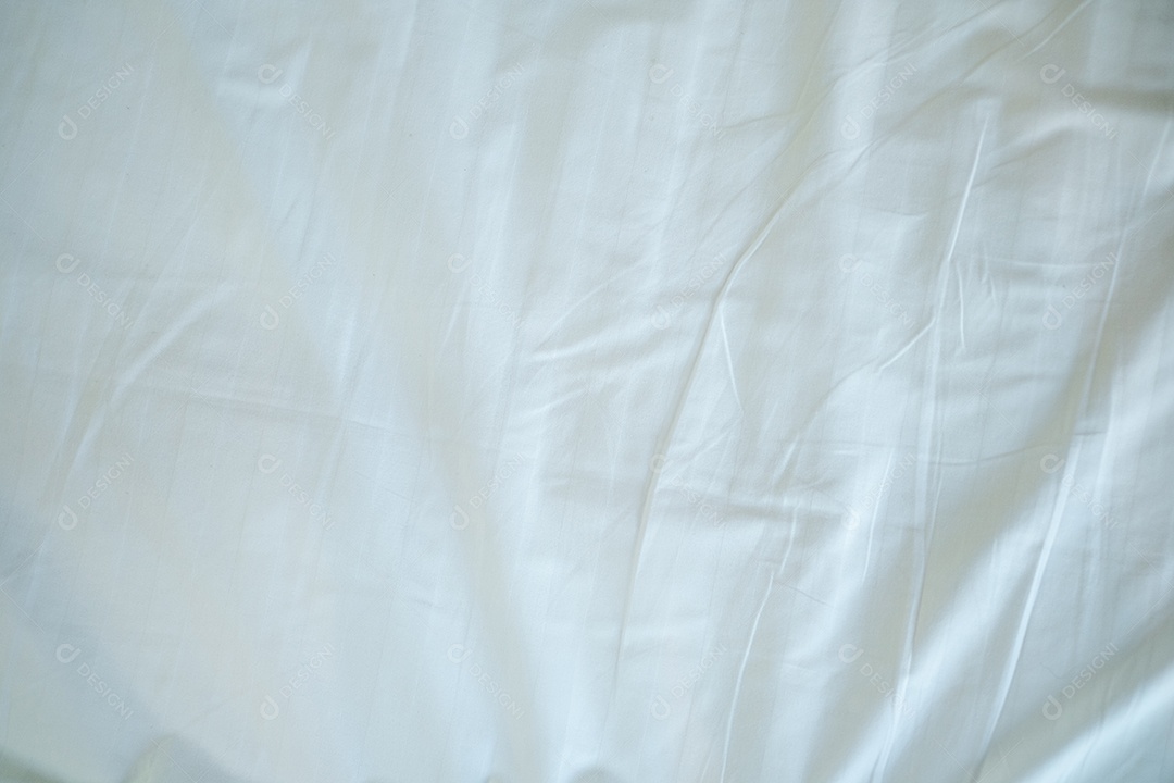 Textura gradiente de linho branco estilo de curva turva de tecido de luxo abstrato, roupa de cama enrugada e sombras cinza escuras, plano de fundo