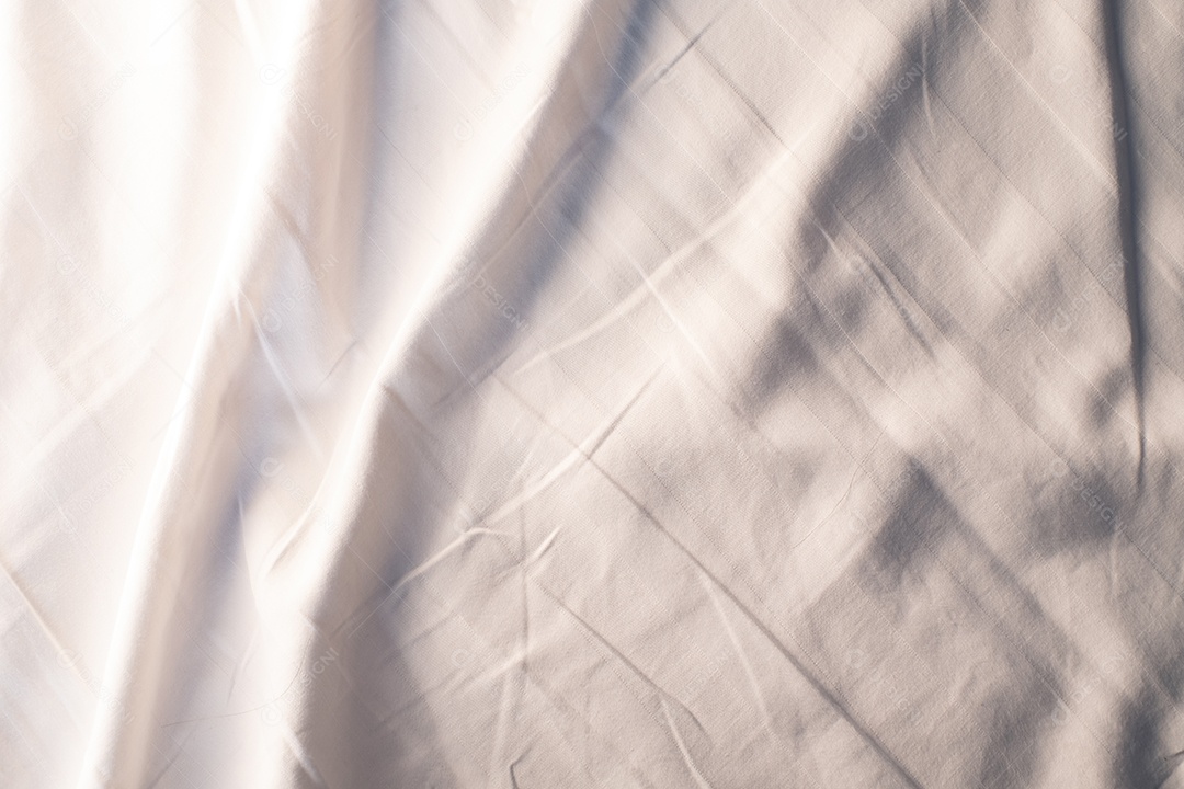 Textura gradiente de linho branco estilo de curva turva de tecido de luxo abstrato, roupa de cama enrugada e sombras cinza escuras, plano de fundo