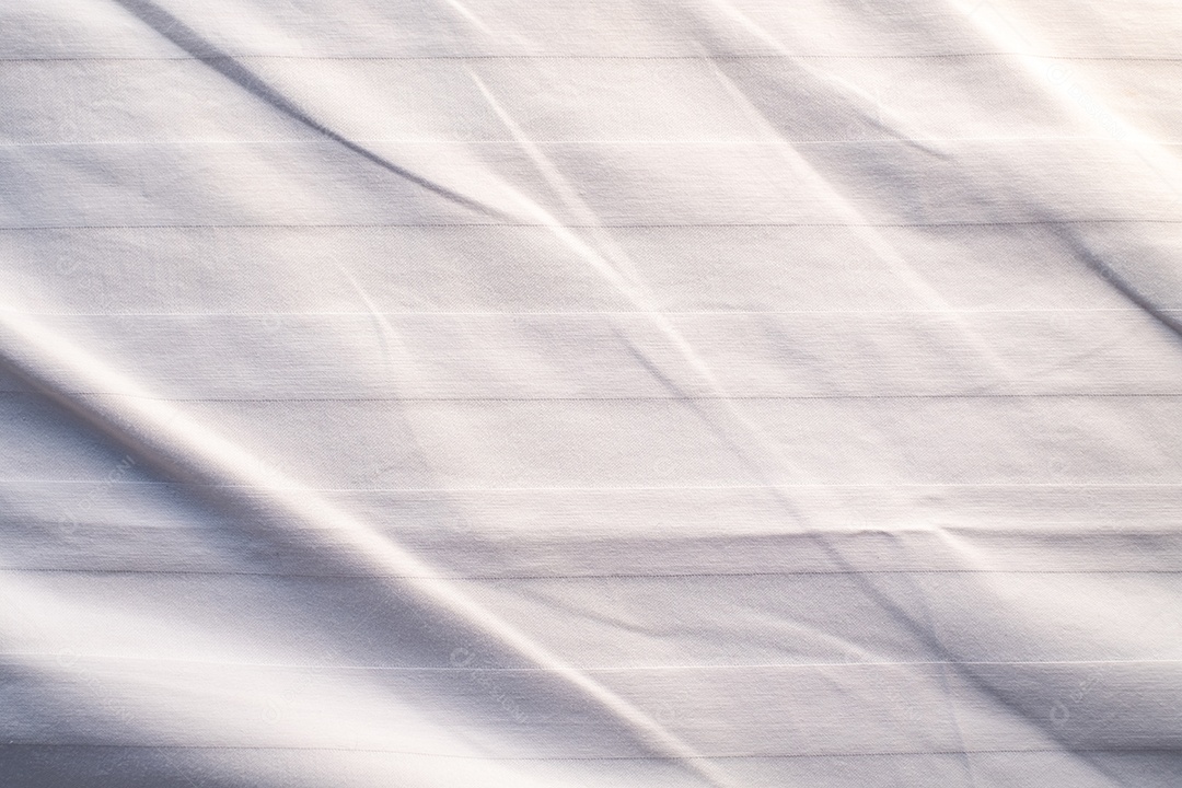 Textura gradiente de linho branco estilo de curva turva de tecido de luxo abstrato, roupa de cama enrugada e sombras cinza escuras, plano de fundo