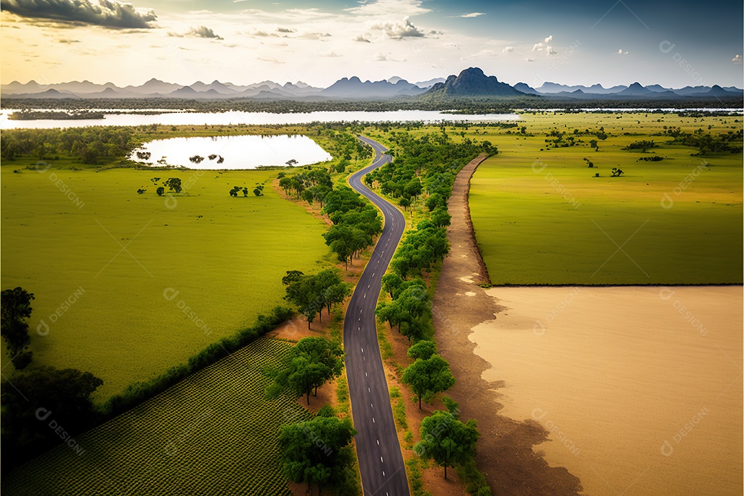 Vista aérea de uma estrada rural através de terras agrícolas. Fundo de paisagem natural. ensolarado