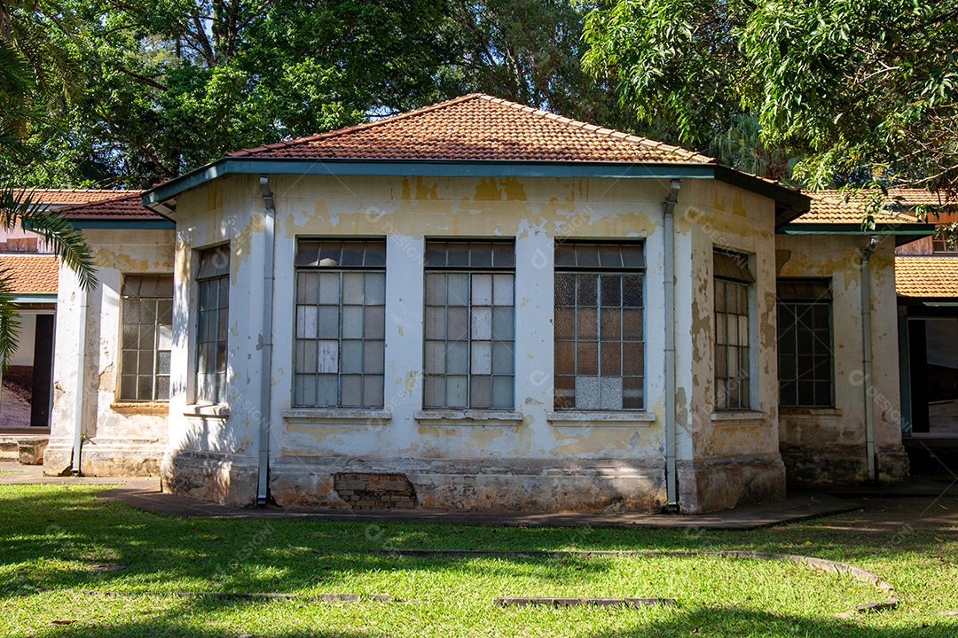 Parque Vicentina Aranha, em São José dos Campos, Brasil. Capela e Antigo Sanatório
