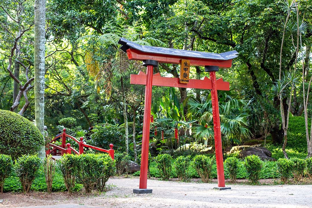 Parque Santos Dumont em São José dos Campos, Brasil. monumento japonês