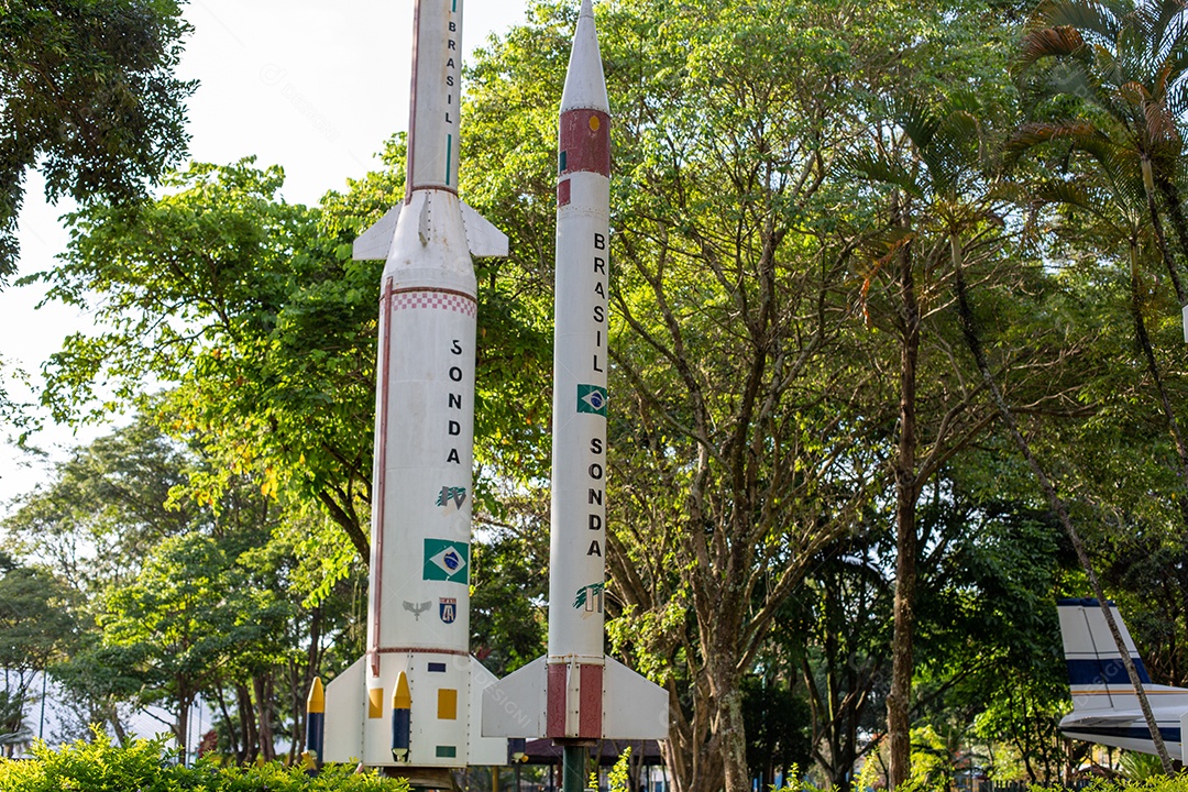 São José dos Campos, São Paulo, Brasil  Parque Santos Dumont em São José dos Campos, Brasil. Réplica do avião 14 Bis e Bandeirante