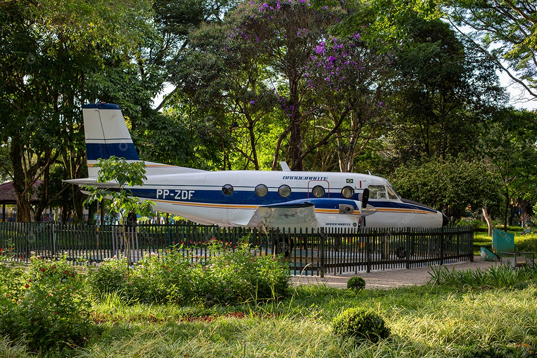 São José dos Campos Parque Santos Dumont em São José dos Campos, Brasil. Réplica do avião 14 Bis e Bandeirante