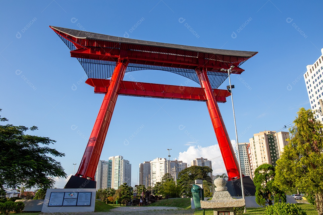 Praça Riugi Kojima em São José dos Campos, Brasil. Monumento japonês e jardim