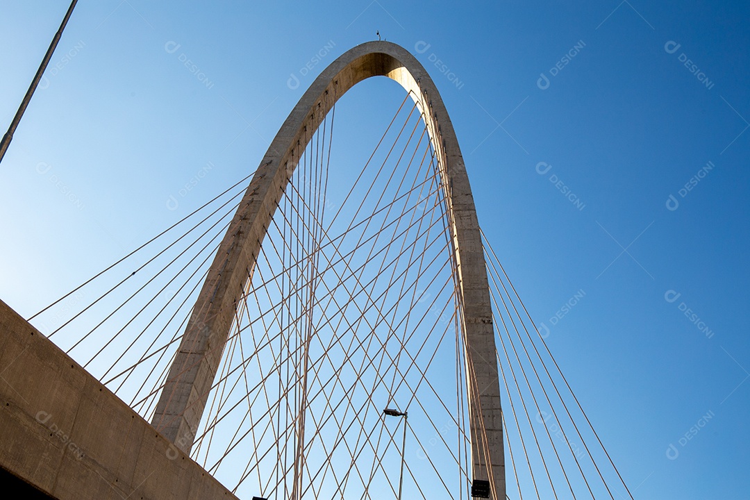 Ponte estaiada em São José dos Campos conhecida como arco da inovação.