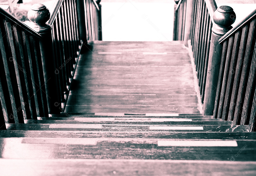 Escada com corrimão