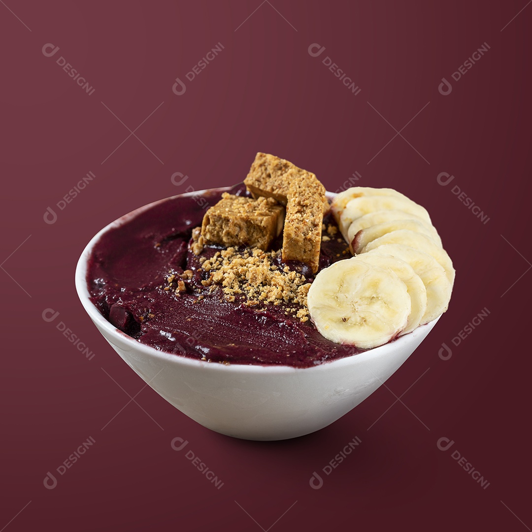 Açaí Berry Congelado com Banana e Pacoca. Isolado em roxo