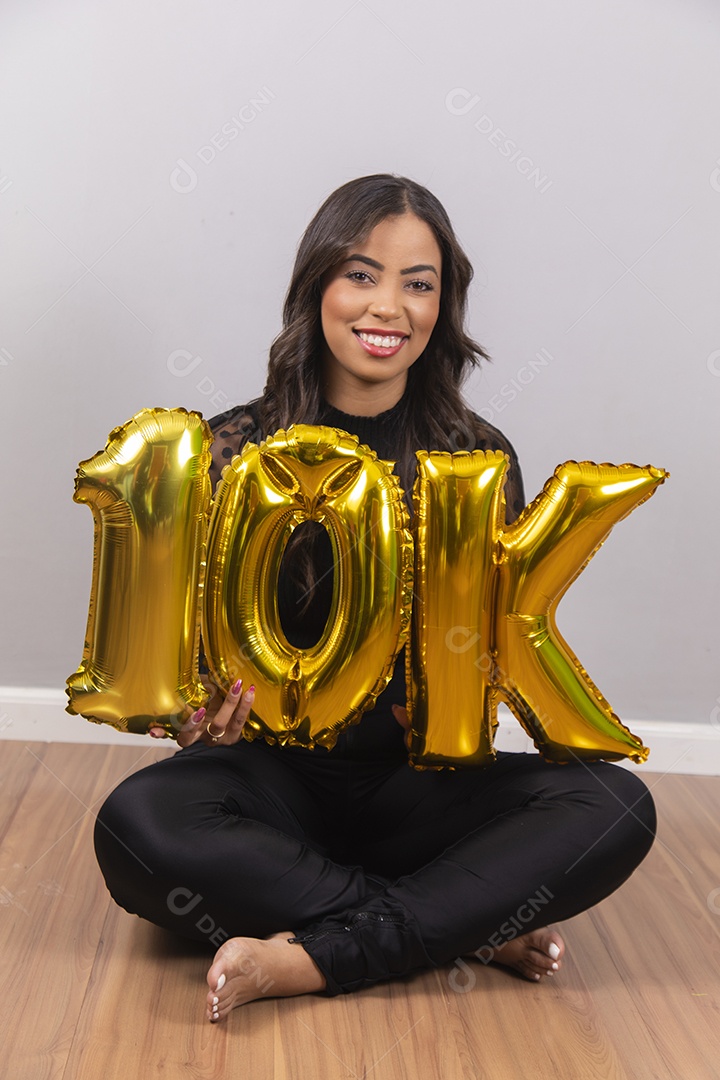 Linda mulher jovem garota aniversariante