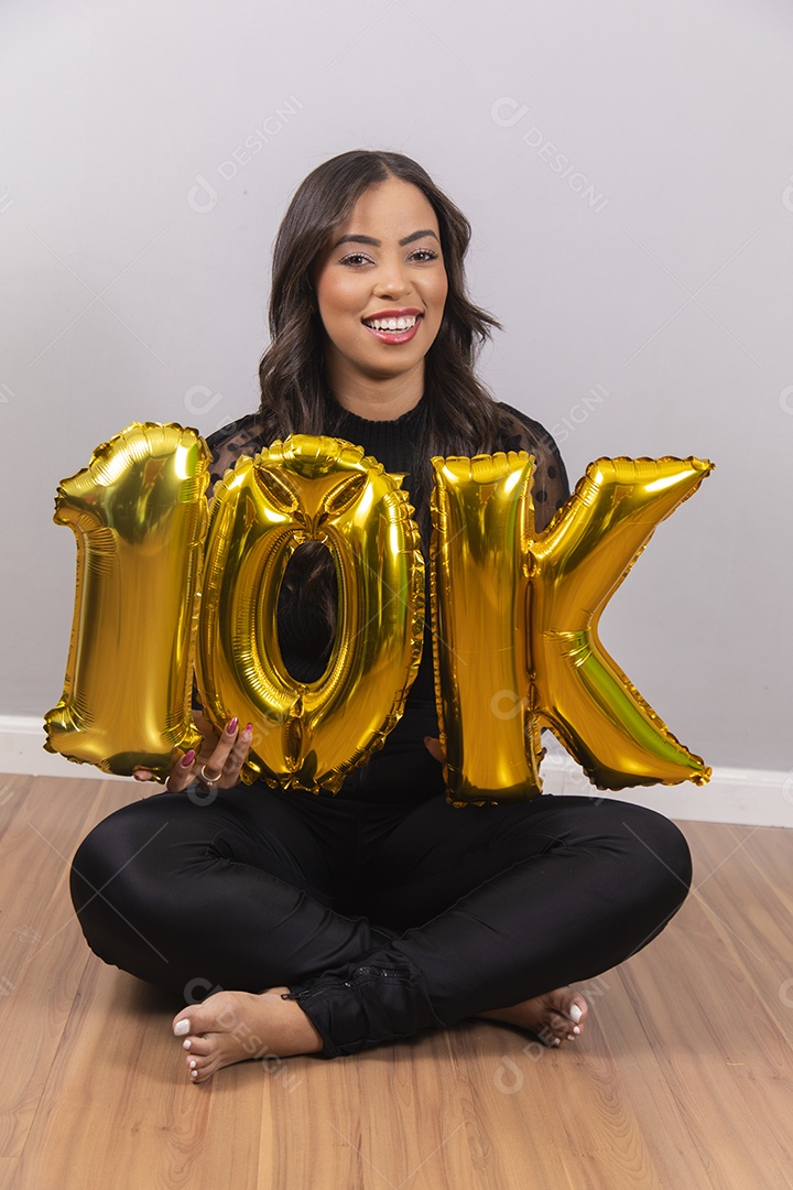 Linda mulher jovem garota aniversariante