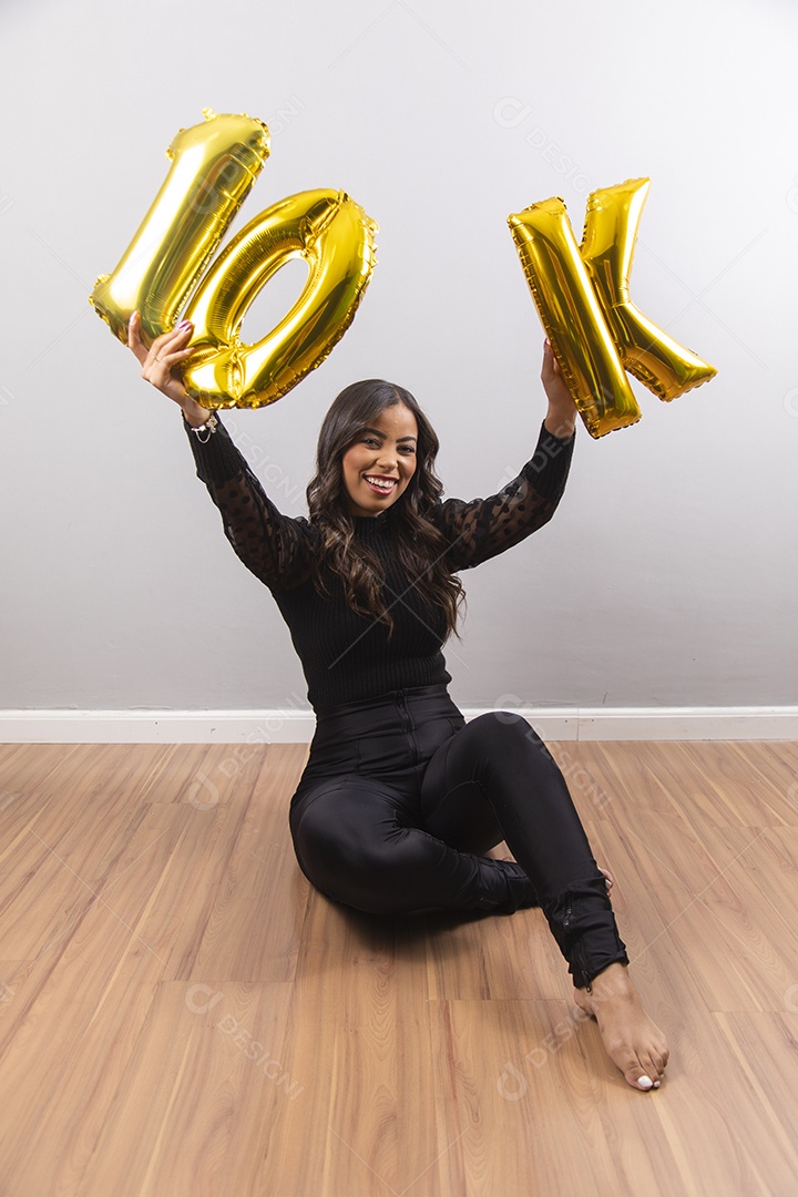 Linda mulher jovem garota aniversariante