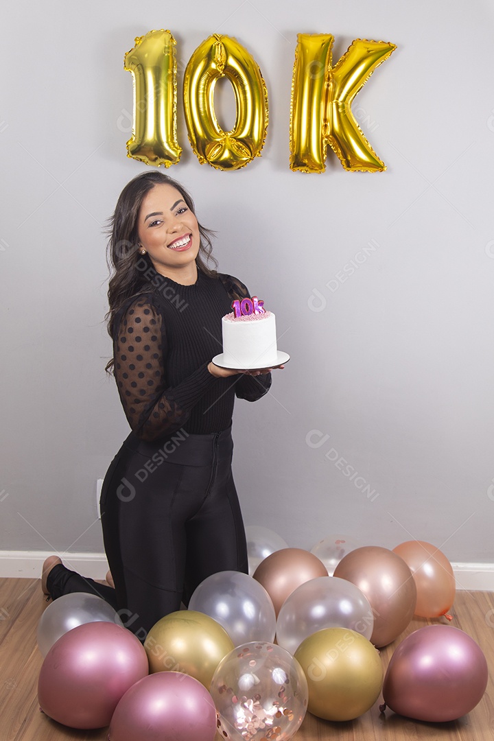 Linda mulher jovem garota aniversariante